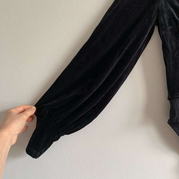 Bardot Bryony Balloon Sleeve Velvet Bodysuit black - Picture 11 of 16